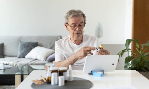 4 Título – Blog / Post (“Como Proteger a Saúde de Quem Já Cuidou de Você”). 4 Título - Blog / Post ("Como Proteger a Saúde de Quem Já Cuidou de Você").